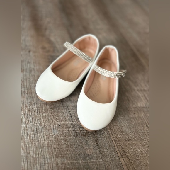 Link Toddler White Shoes Size 9 - Picture 2 of 8